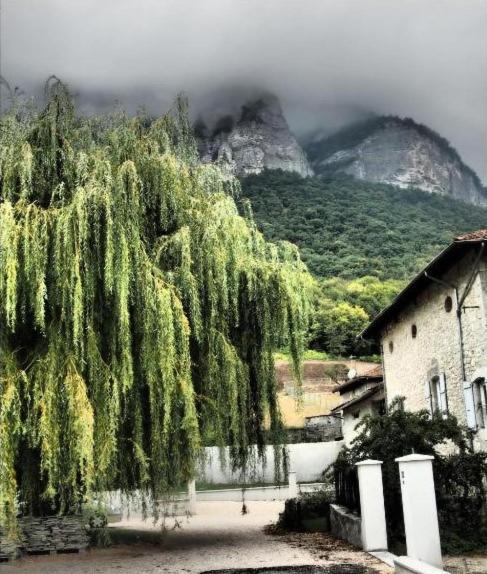 Chambres De La Ferme Du Brocey Crolles Exterior foto